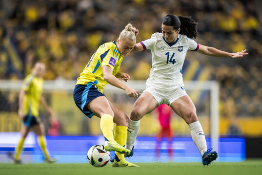 Hanna Bennison of Sweden and Vesna Milivojevic of Serbia