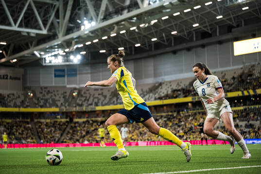 Filippa Angeldahl of Sweden and Dina Blagojevic of Serbia