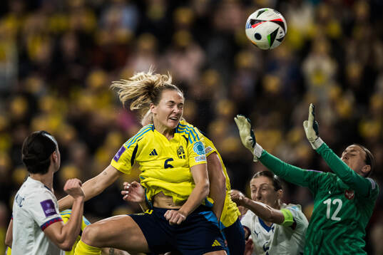 Magdalena Eriksson of Sweden and Sara Cetinja of Serbia