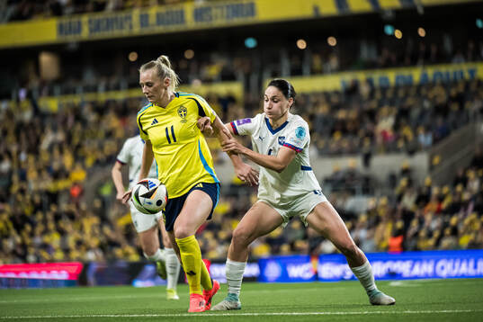 Stina Blackstenius of Sweden and Nevena Damjanovic of Serbia