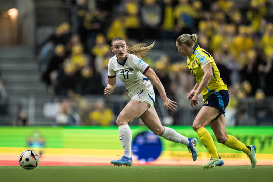 Allegra Poljak of Serbia and Jonna Andersson of Sweden