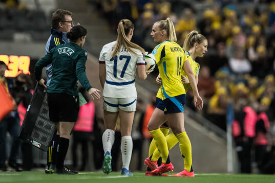 Stina Blackstenius and Rebecka Blomqvist of Sweden