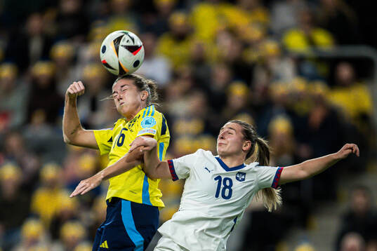 Filippa Angeldahl of Sweden and Emma Petrovic of Serbia