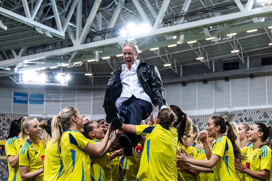 Caroline Seger is lifted by former teammates