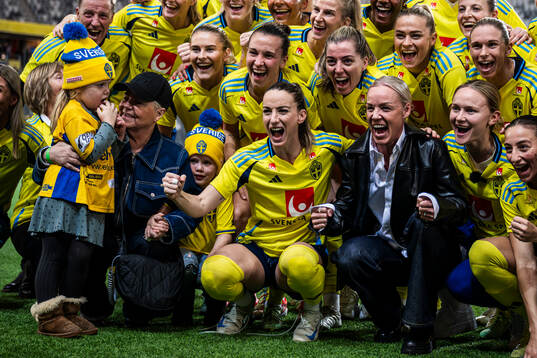 Marika Domanski Lyfors, Kosovare Asllani and Caroline Seger