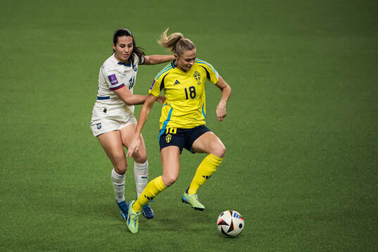 Vesna Milivojevic of Serbia and Fridolina Rolfö of Sweden