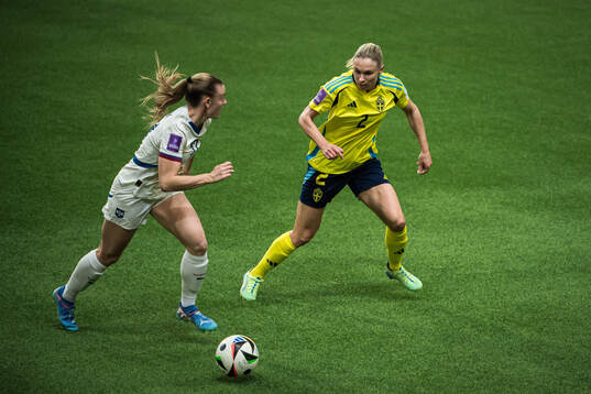 Allegra Poljak of Serbia and Jonna Andersson of Sweden