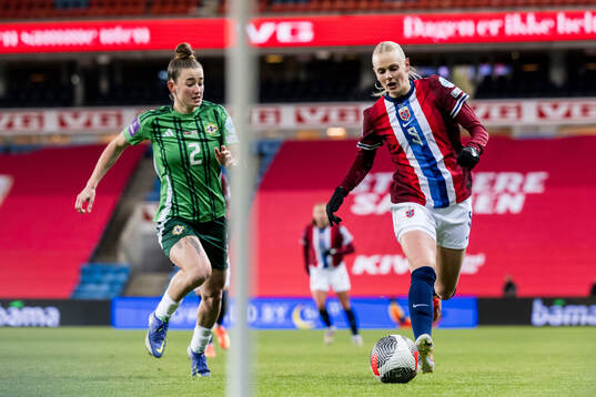 Rebecca McKenna of Northern Ireland and Karina Sævik of