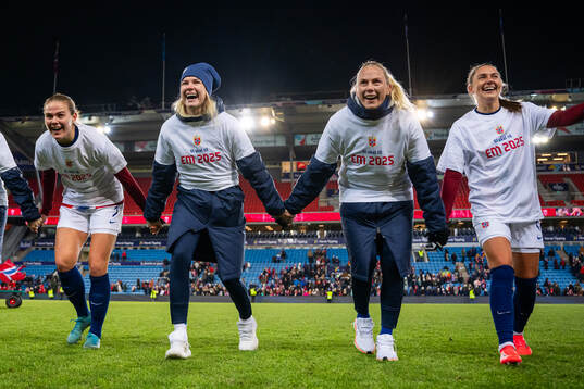 Marthine Østenstad, Ada Hegerberg, Guro Bergsvand and