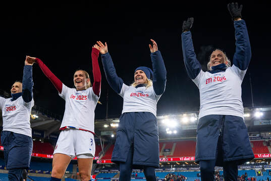 Karina Sævik, Marthine Østenstad, Ada Hegerberg and Guro