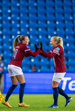Synne Sofie Kinden Jensen and Guro Bergsvand of Norway