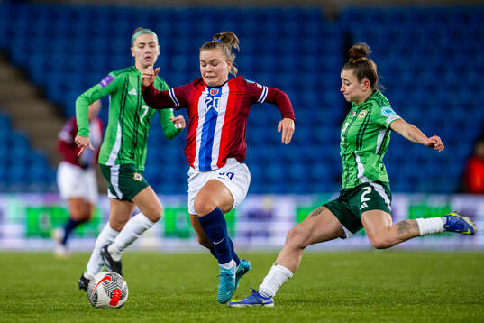 Olaug Tvedten of Norway and Rebecca McKenna of Northern