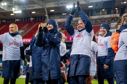 Goalkeeper Selma Panengstuen, Caroline Graham Hansen, Guro