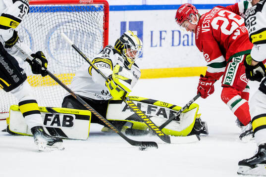 Västerås målvakt Rasmus Korhonen och Moras Petter