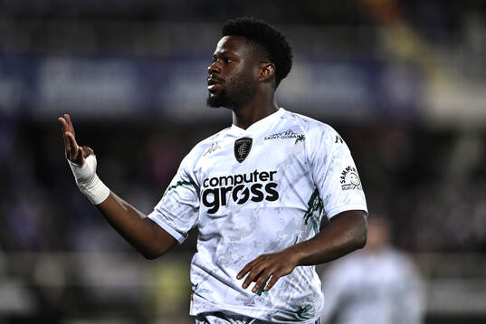 Emmanuel Ekong of Empoli celebrates