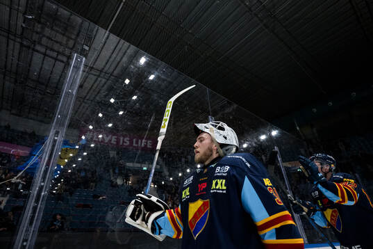 Djurgårdens målvakt Viktor Andrén jublar