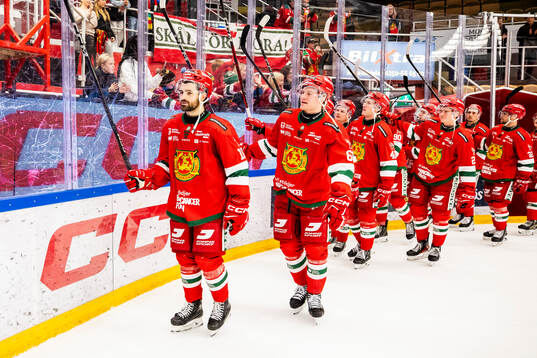 Moras spelarna jublar