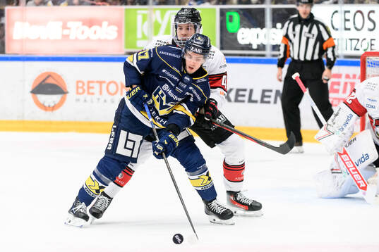 Malmö Redhawks Joseph Berger och HV71s Isac Brännström