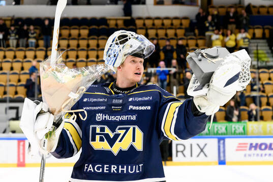 HV71s målvakt Olof Glifford jublar