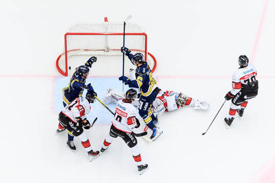 HV71s Herman Träff jublar