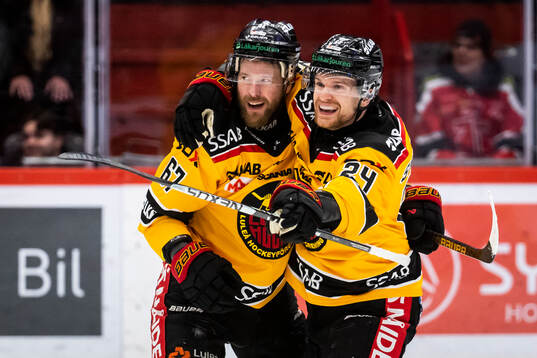 Luleås Linus Omark gör 1-2 och jublar med Brendan