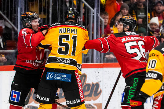Örebros Gustav Backström och Robin Norell mot Luleås