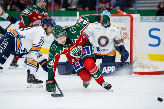 Växjös Brian Cooper och Frölundas Noah Dower Nilsson