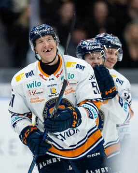 Växjös Emil Sylvegård jublar