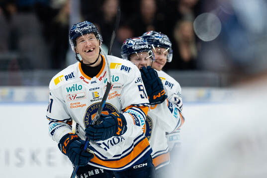 Växjös Emil Sylvegård jublar
