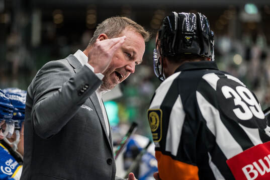 Leksands assisterande tränare Mikael Karlberg och Domare