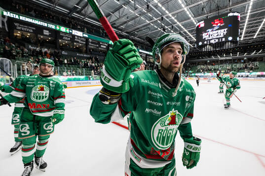 Rögles Lukas Ekeståhl-Jonsson jublar