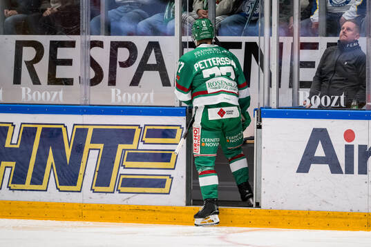 Rögles Jesper Pettersson blir utvisad