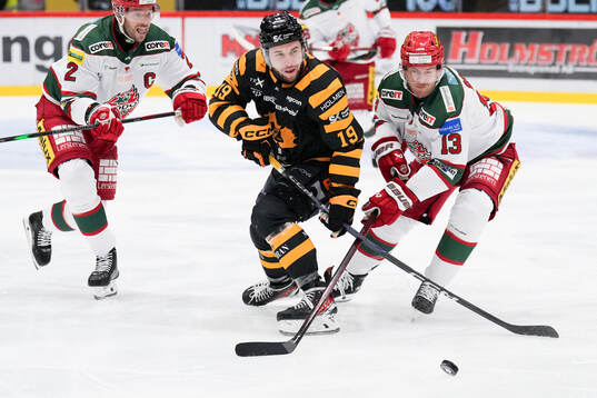 Skellefteås Martins Dzierkals mot Modos David Rundblad och
