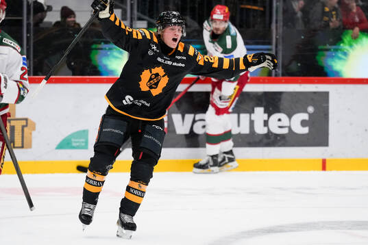 Skellefteås Anton Heikkinen jublar