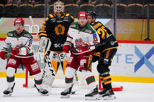 Modos Riley Woods och Tyler Benson