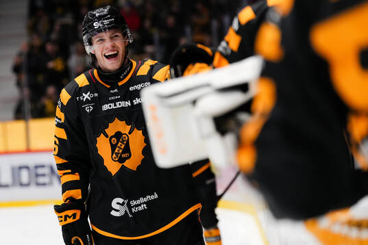 Skellefteås Rickard Hugg jublar