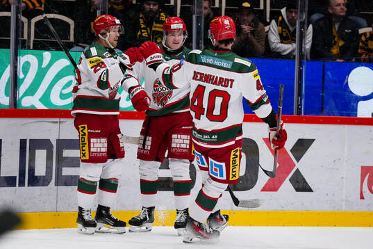 Modos Mikkel Aagaard och David Bernhardt jublar