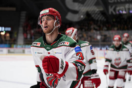Modos Johan Södergran jublar