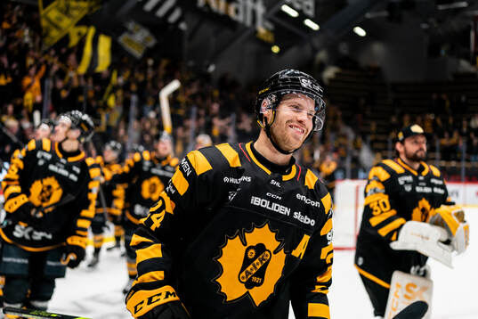 Skellefteås Oscar Lindberg jublar