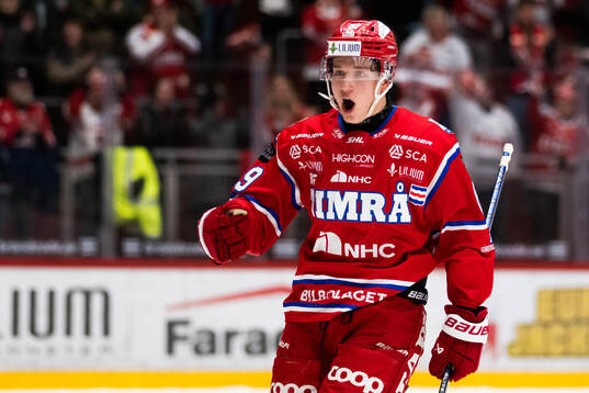 Timrås Oliver Kapanen jublar