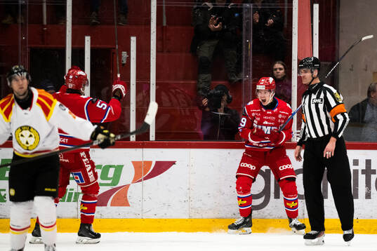 Timrås Oliver Kapanen jublar