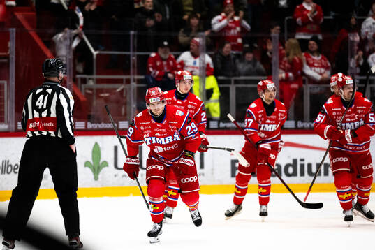 Timrås Filip Hållander jublar