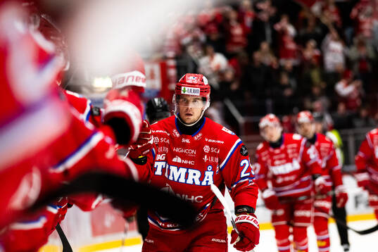 Timrås Filip Hållander jublar