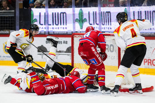 Brynäs Axel Andersson och Timrås Emil Pettersson och