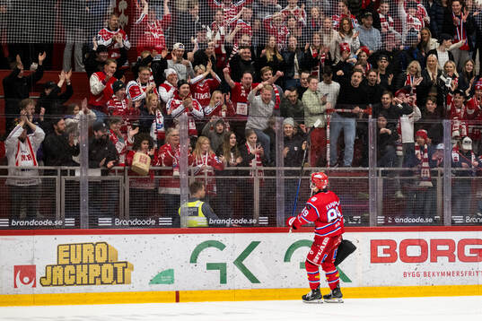Timrås Oliver Kapanen jublar
