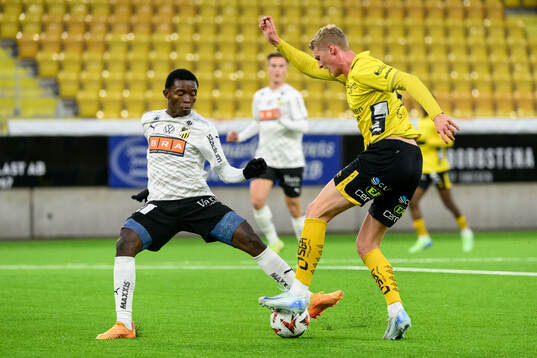 Häckens Doumbia och Elfsborgs Emil Holten