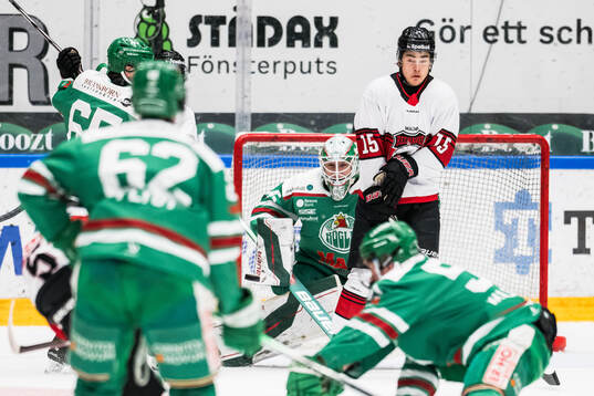 Rögles målvakt Axel Nyman och Malmös Jonathan Davidsson