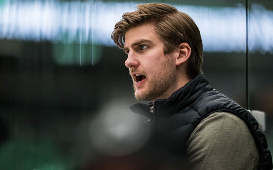 Rögles tränare Adam Bengtsson