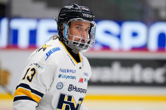 HV71s Julia Nearis