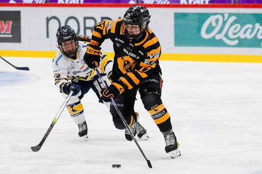 HV71s Eimear Leacy och Skellefteås Laura Lerchova